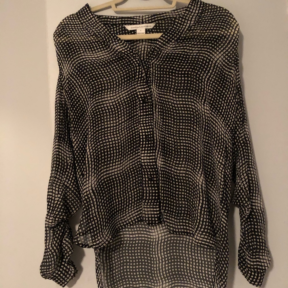 Beautiful blouse! Great for work and with jeans!